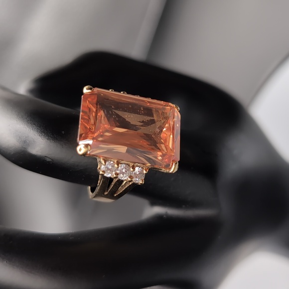 Heidi Daus| Necklace Jewelry Set With Matching ring and 3 earrings set in Box - Picture 12 of 17